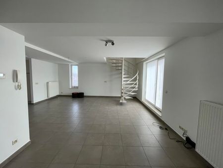 ERONDEGEM - Gerenoveerd duplexappartement met ruim terras. - Foto 4