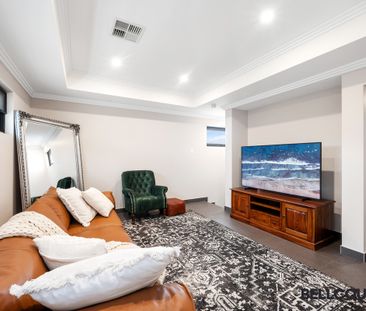 Spacious Three-Bedroom Townhouse Minutes from the River. - Photo 1