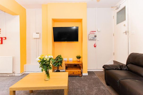 5 bedroom detached house to rent - Photo 1