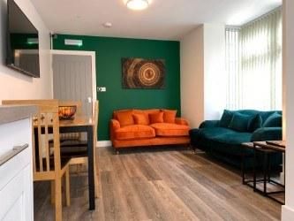 1 bedroom in a house share to rent - Photo 1