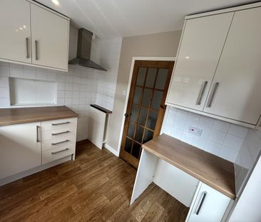3 bedroom semi-detached house to rent - Photo 3
