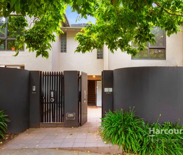 24a Avoca Street, South Yarra VIC 3141 - Townhouse For Rent | Domain - Photo 2