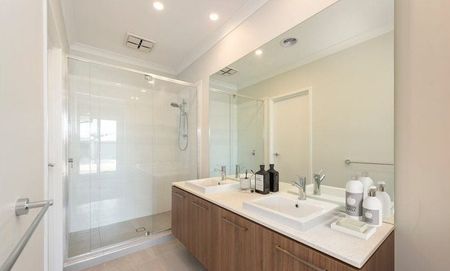 Spacious and Sunlit 3-Bedroom Home in Mickleham - Photo 5