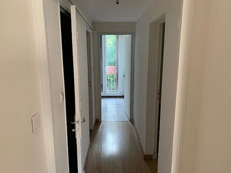 Appartement 4 pièces 70m2 MARSEILLE 15EME 704 euros - Photo 3