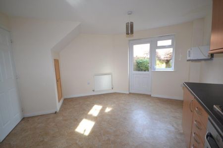 3 bedroom semi-detached house to rent - Photo 4