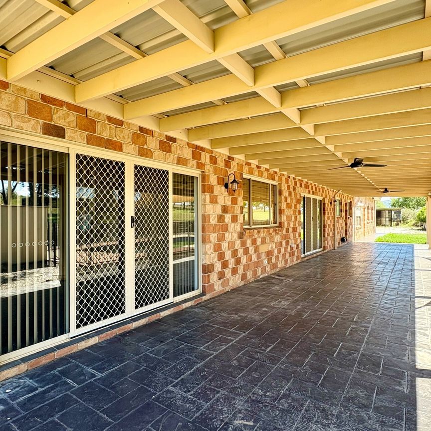 Beautiful Family Home on approx. 100 acres with Swimming Pool - Photo 1