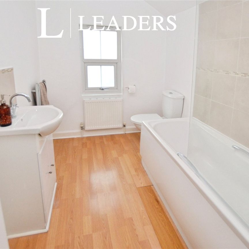 2 bedroom house to rent Victor Road, Colchester, Essex, CO1 - Photo 1