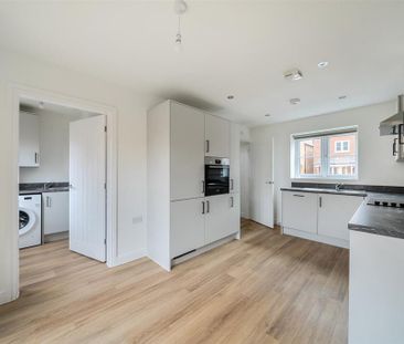 3 bedroom semi-detached house to rent - Photo 5