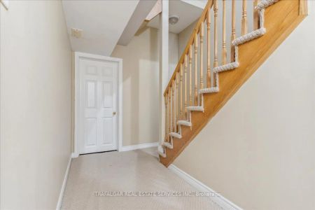 Property For Lease | W9266348 - Photo 3