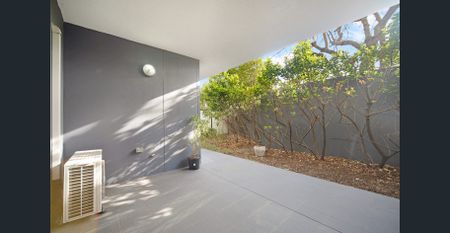 2 beds 2 baths 2 cars, Villa Style Apartment with Outdoor Courtyard - Photo 5