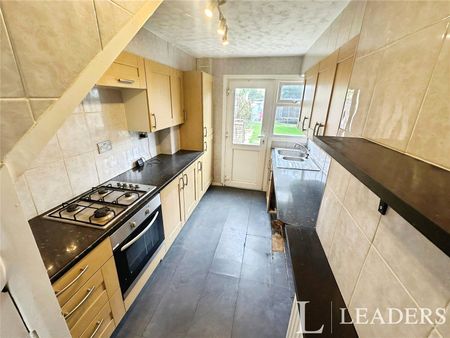 3 bedroom property to rent Spencers Croft, Harlow, CM18 - Photo 5