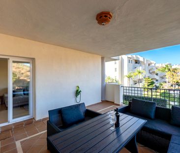 Middle Floor Apartment in Elviria - Photo 6