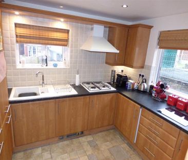 2 bedroom semi-detached bungalow to rent - Photo 6