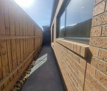 **Modern Comfort in Truganina: Stylish 4-Bedroom Family Home** - Photo 6