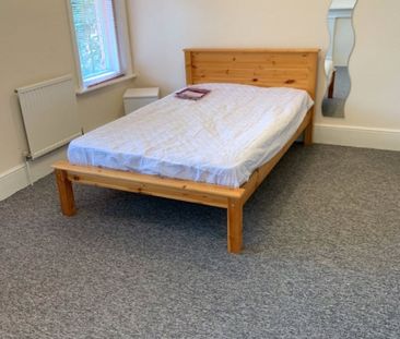 5 bedroom semi-detached house to rent - Photo 4