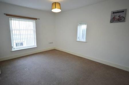 2 bed apartment to rent in 21, High Street, Leominster - Photo 2