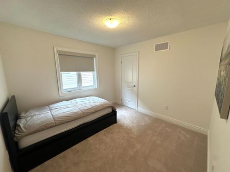 For Lease - 74 Phoenix Boulevard, Barrie, Ontario - Photo 3