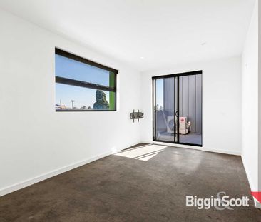 MODERN WELL MAINTAINED APARTMENT - Photo 5