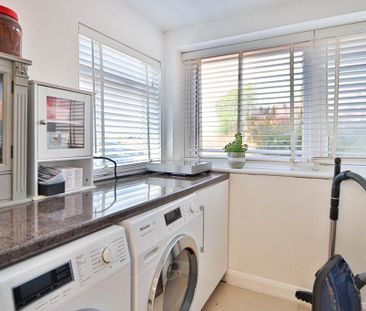 4 bedroom detached house to rent - Photo 2