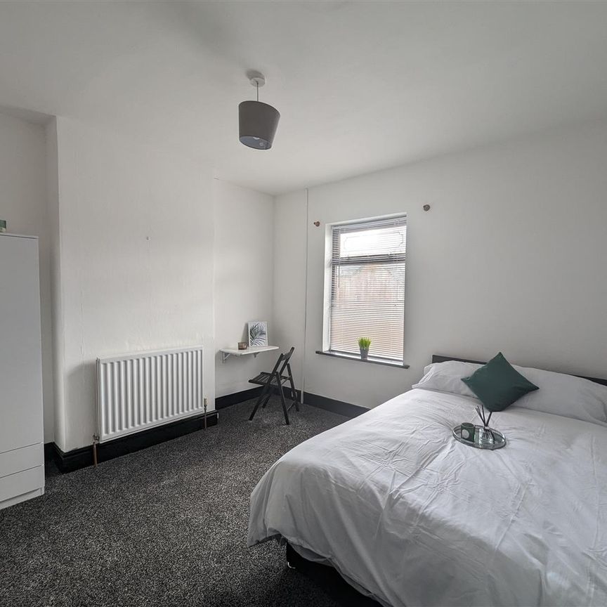 1 Beds - House share - - Photo 1