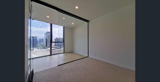 SPACIOUS & SOPHISTICATED LIVING - Photo 1