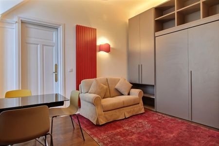 Location appartement 2 pièces à Paris, Avenue des Champs-Élysées - Photo 2