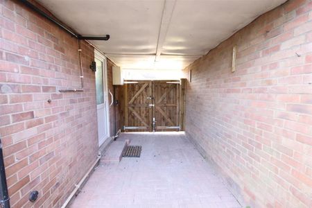 4 bedroom house to rent - Photo 2