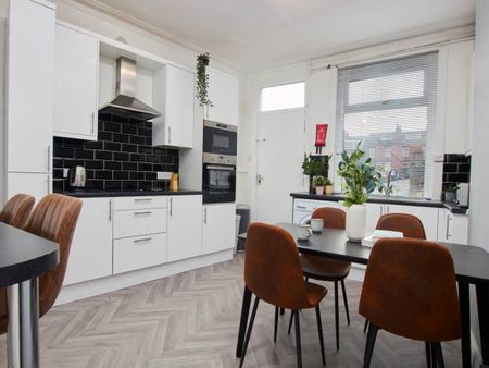 Wetherby Grove (Room 5), Burley, Leeds - Photo 3