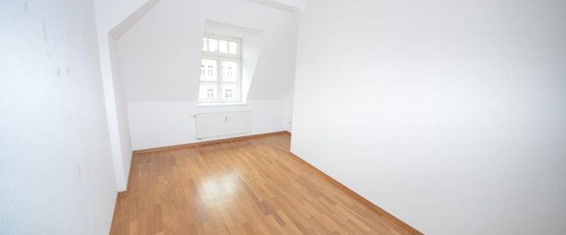 Sanierte Altbauwohnung im Dachgeschoss mit Loggia und Parkettboden ! - Photo 1