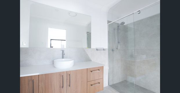 BRAND NEW 3-BEDROOM DESIGNER TOWNHOMES - Photo 1