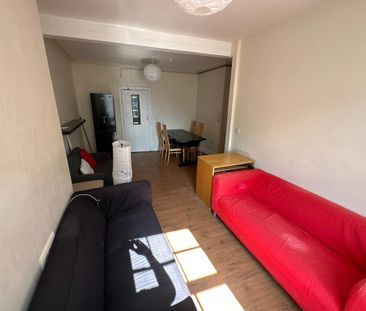 6 bedroom flat to rent - Photo 1