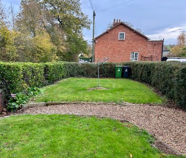 3 bedroom Delightful Three Bedroom Cottage to rent - Photo 2
