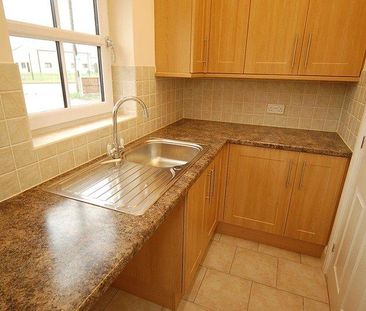 3 bedroom semi-detached house to rent - Photo 5