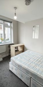 Baxter Street, Brighton - LOVELY STUDENT PROPERTY - Photo 3