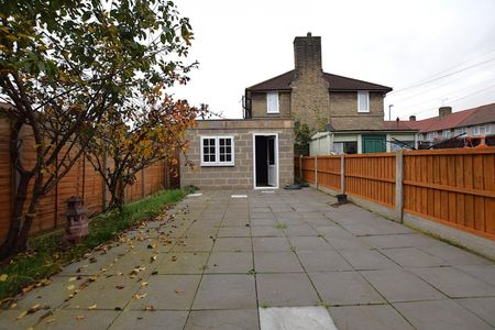 Chaplin Road, Dagenham, RM9 - Photo 4