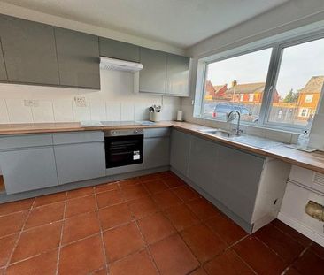 3 bedroom terraced house to rent - Photo 4