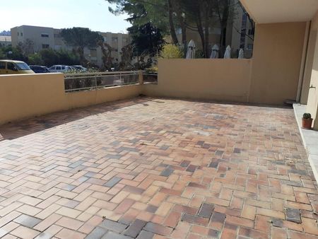 Location Appartement 2 pièces 50m² DRAGUIGNAN 83300 - Photo 5