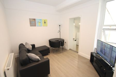 2 Bedroom | Flat 4, 18 Seaton Avenue, PL4 6QJ - Photo 5