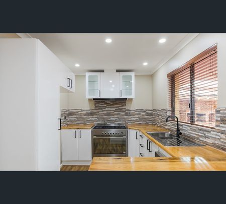 22 Chisham Avenue, Parmelia, WA 6167 - Photo 3