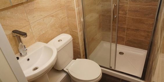 1 bedroom in a house share to rent - Photo 3