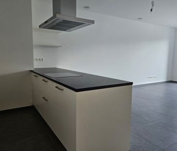 Gelijkvloers appartement met 1 slaapkamer, terras en parking - Photo 3