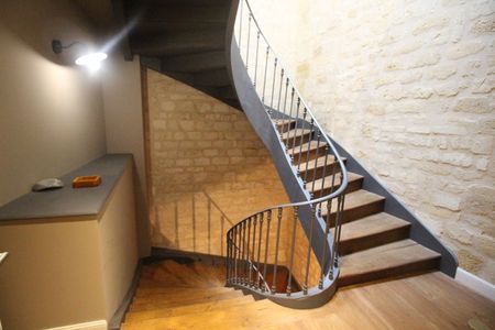 PALAIS GALLIEN - 5 CHAMBRES - 3 300 €/MOIS - Photo 2