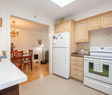 **BEAUTIFUL** 3 Bedroom Main Unit in St. Catharines!! - Photo 1
