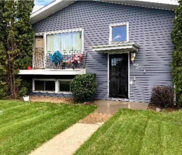 Quiet one bedroom suite in 4 plex west end | 3 - 15504 99 Avenue No... - Photo 1