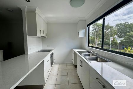 Compact and Low Maintenance Living! - Photo 3