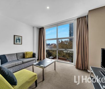 Fully Furnished CBD Living � Water and Electricity Bills Included - Photo 3
