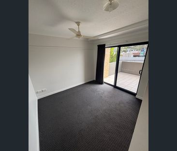 2/122 Alderley Avenue, Alderley, Qld 4051 - Photo 2