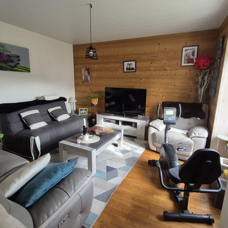 PONTARLIER - APPARTEMENT DE TYPE 3 - GARAGE - BALCON - CAVE - Photo 1