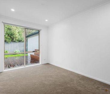 CONTEMPORARY STYLE | RENOVATED LUXURY | EXCEPTIONAL LOCATION - Photo 5