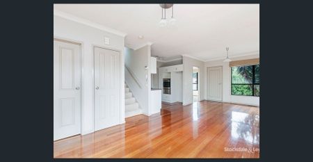 CENTRAL 3 BR T/HOUSE - OCEAN VIEWS - Photo 2